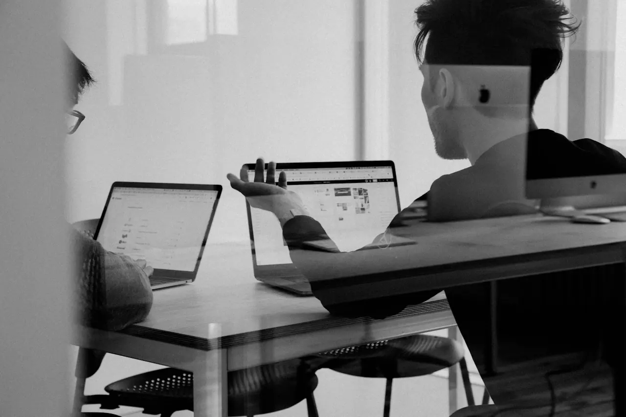 Equipo de JEGADAT trabajando en datos e IA
